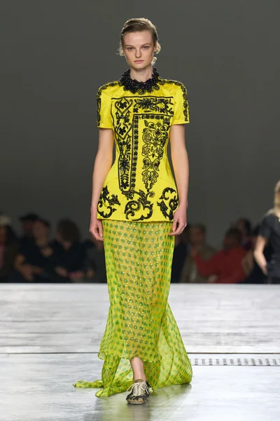 Look 25